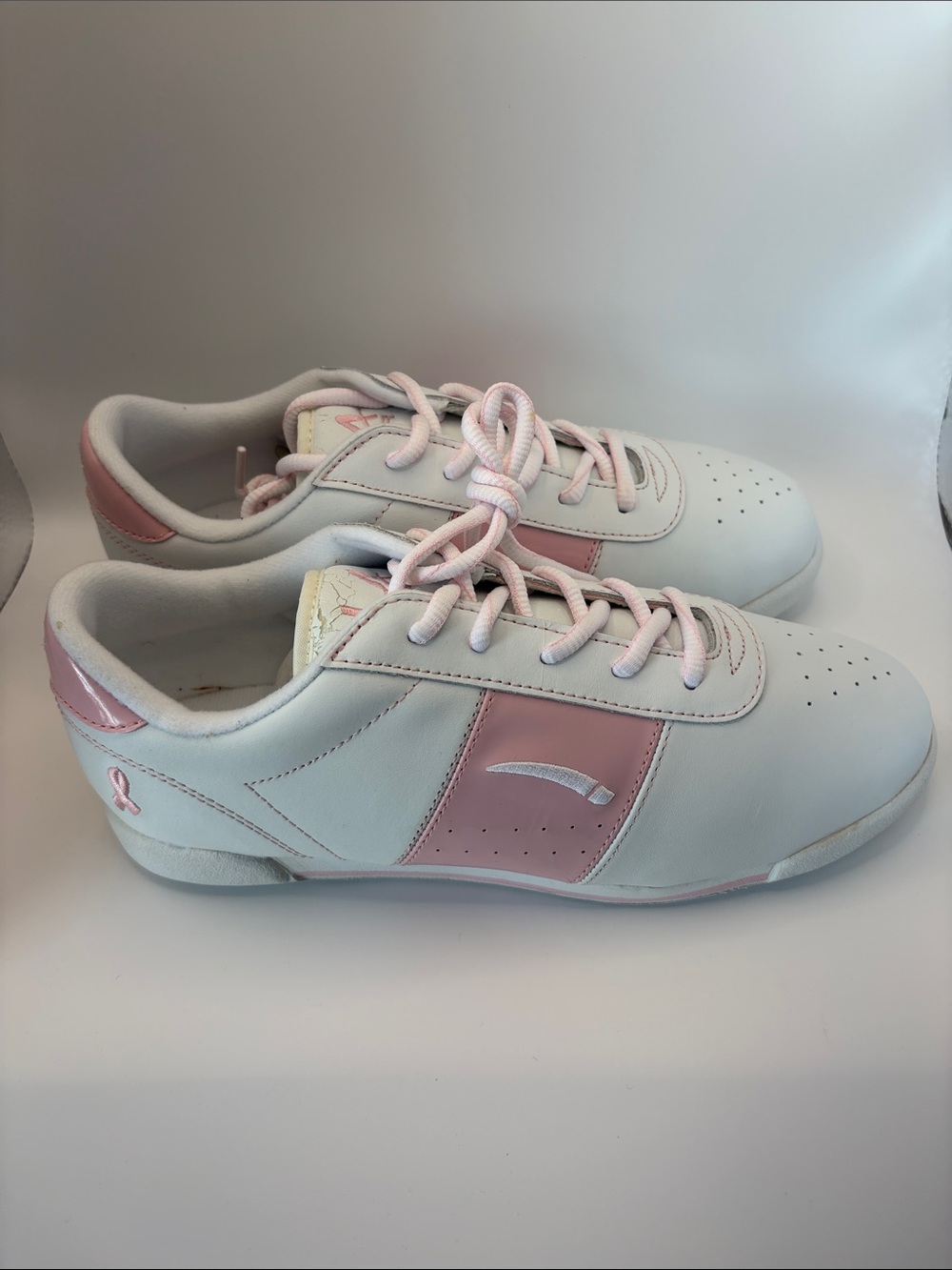 Vintage L.A. Gear White and Pink Ribbon Accent Sneakers